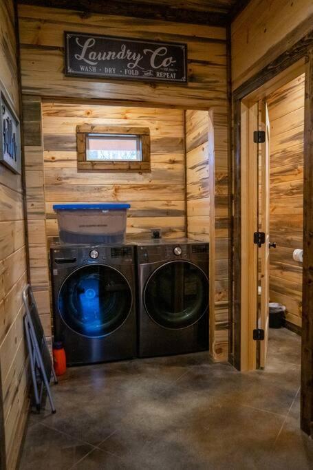The Big Tex Luxury Cabin Is Epic 브로큰보우 외부 사진