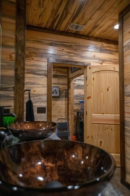 The Big Tex Luxury Cabin Is Epic 브로큰보우 외부 사진