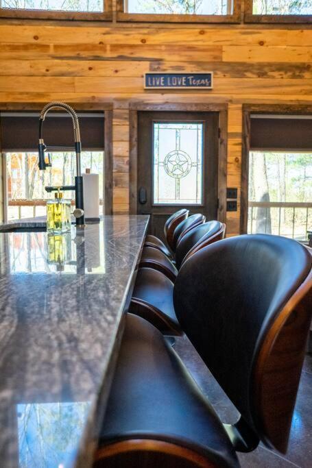 The Big Tex Luxury Cabin Is Epic 브로큰보우 외부 사진