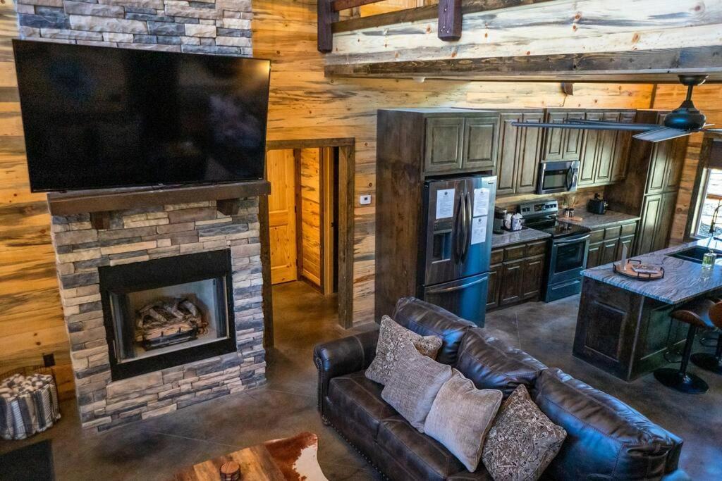 The Big Tex Luxury Cabin Is Epic 브로큰보우 외부 사진
