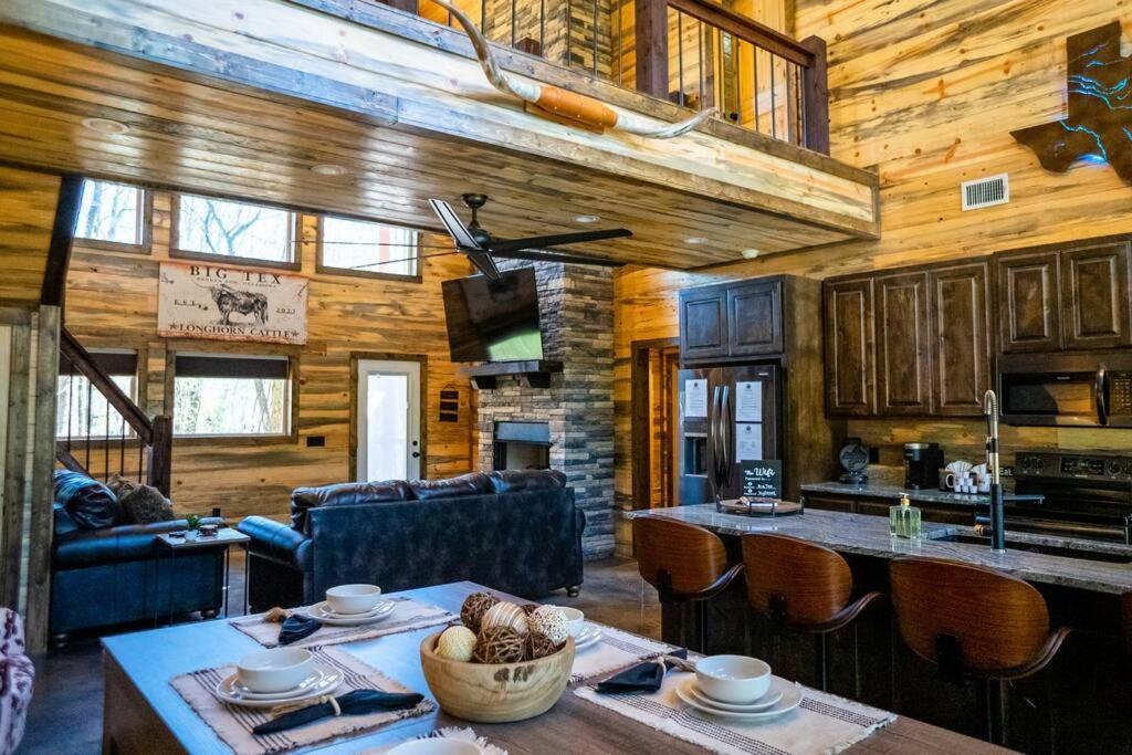 The Big Tex Luxury Cabin Is Epic 브로큰보우 외부 사진